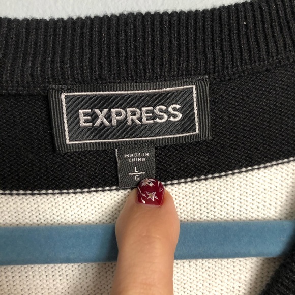 Express Men's V Neck Black, White and Grey Striped Sweater - Picture 4 of 4